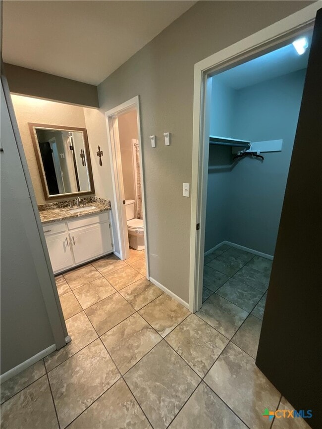 Building Photo - 519 Rattan Dr