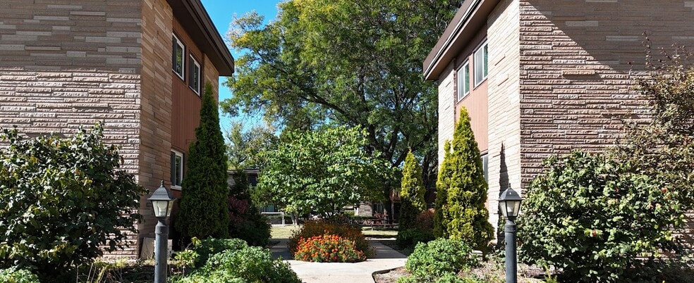 Building Photo - Faircrest Apartments