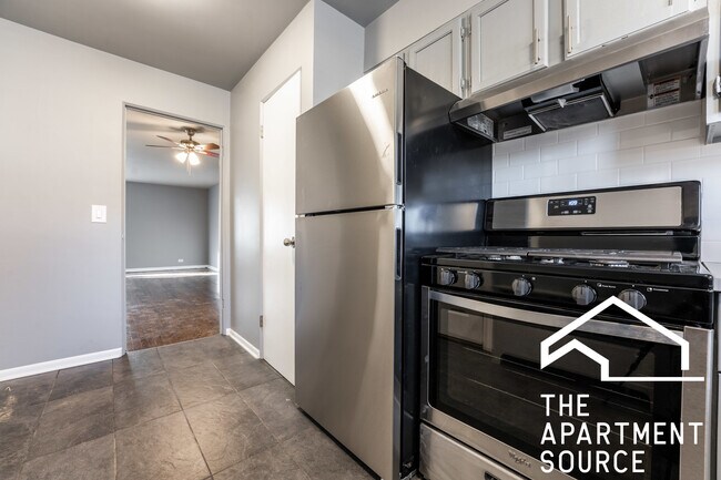 Building Photo - 7427 N Winchester Ave