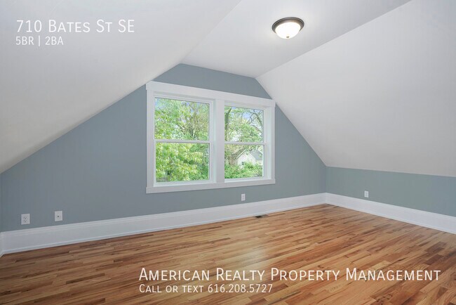 Building Photo - 710 Bates St SE