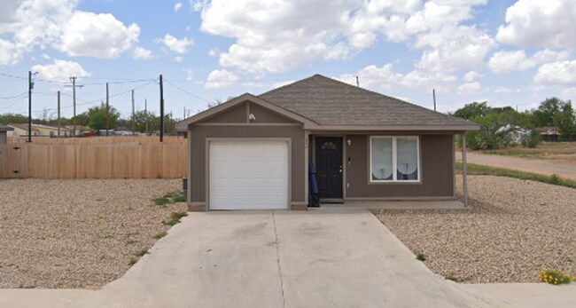 Primary Photo - Charming 3 Bedroom Home