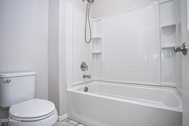 Building Photo - 947 E Ladbroke Way