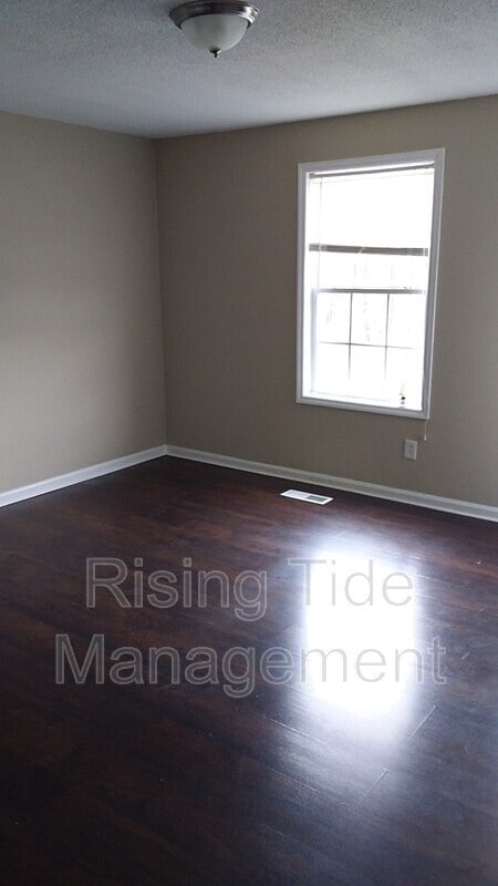 Building Photo - 422 Buckingham Cir