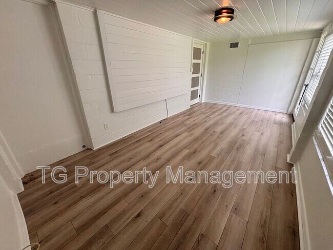 Building Photo - 1619 2nd Ave N