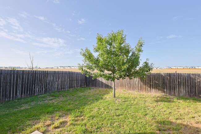 Building Photo - 1123-1127 Creekside Orchard