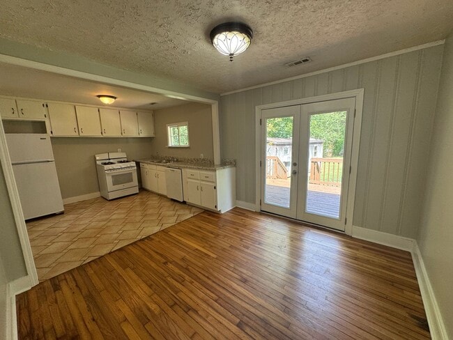 Building Photo - 3/1 House in West Rome $1,195