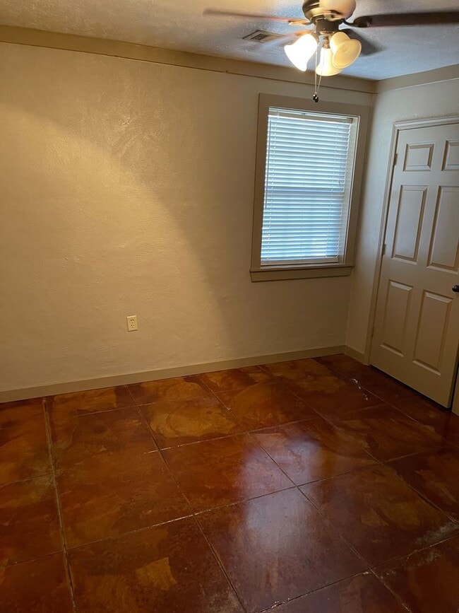 Building Photo - 1b/1b apartment