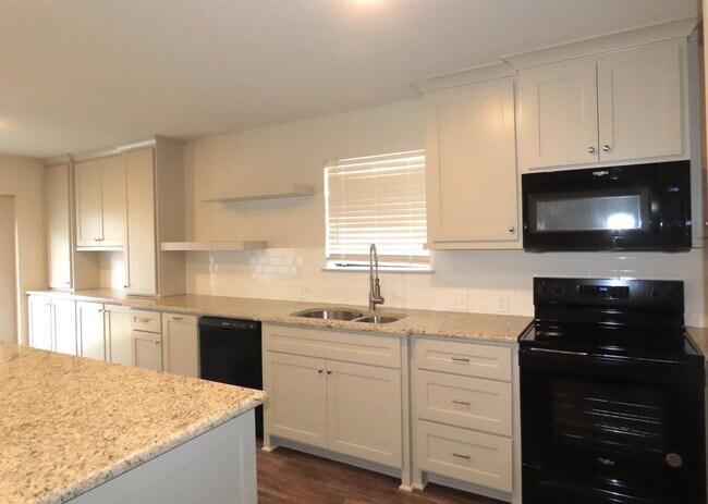 Building Photo - Updated in 2024! Gorgeous 3 Bedroom, 2 Bat...