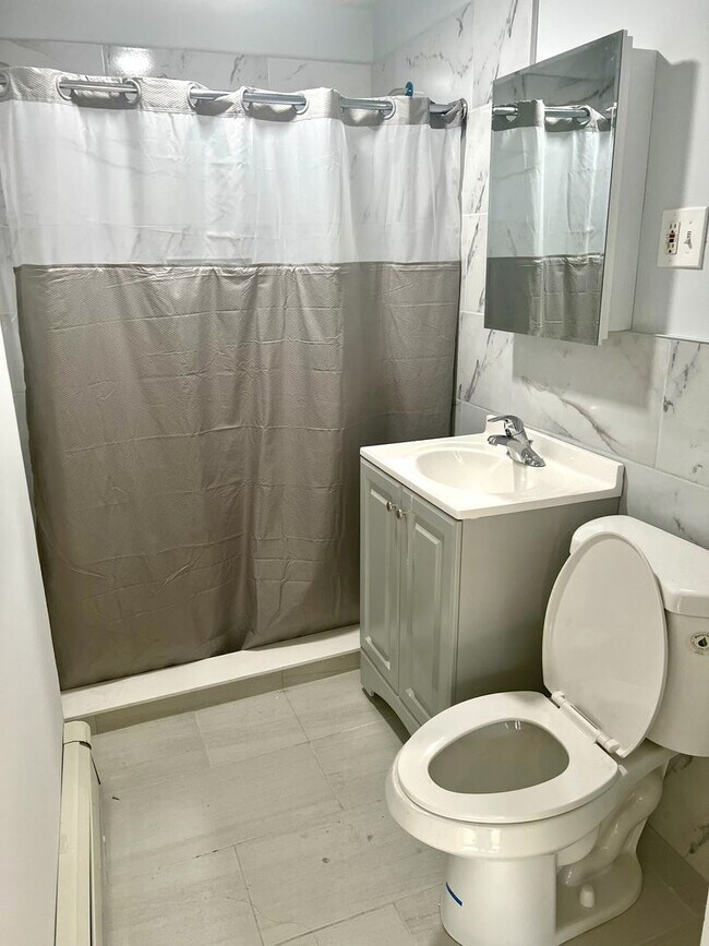 Building Photo - 705 22nd St