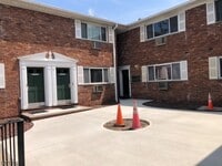 Building Photo - 104 N Beverwyck Rd