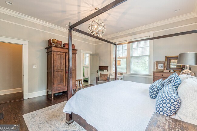 Building Photo - 1878 Cambridge Ave