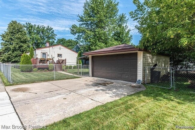 Building Photo - 3800 Elmhurst Ave