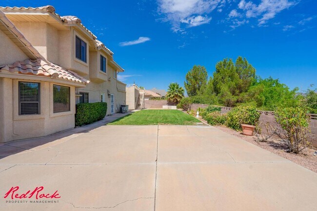 Building Photo - Spacious 6 Bedroom Home with a Balcony!