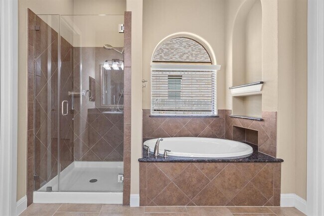 Building Photo - 4004 Gloucester Dr