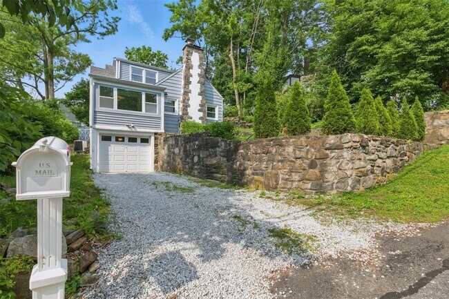 Building Photo - 24 Annadale St