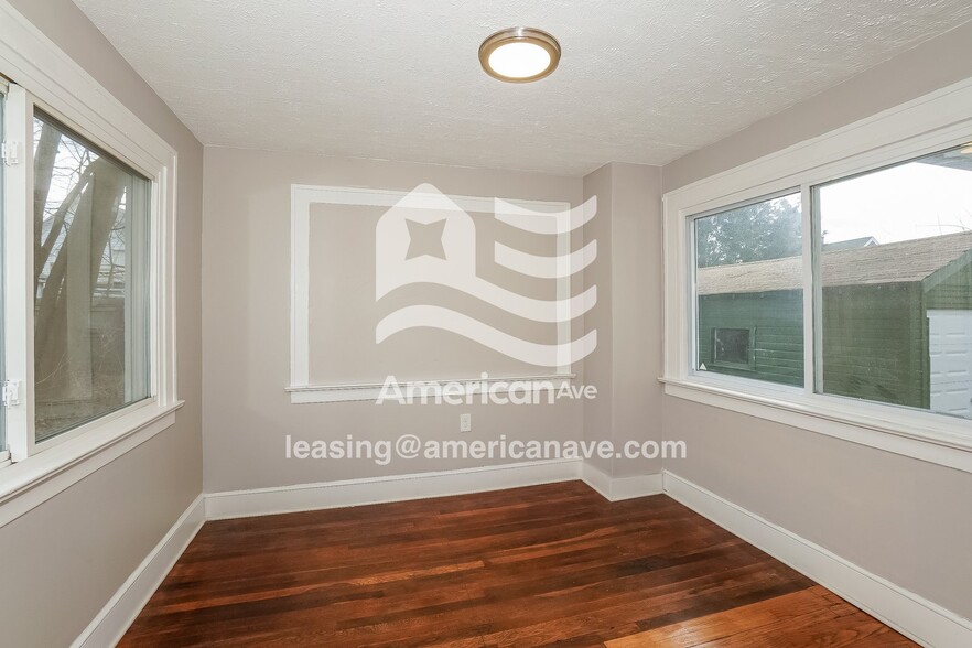 Building Photo - 904 Bloomfield Ave