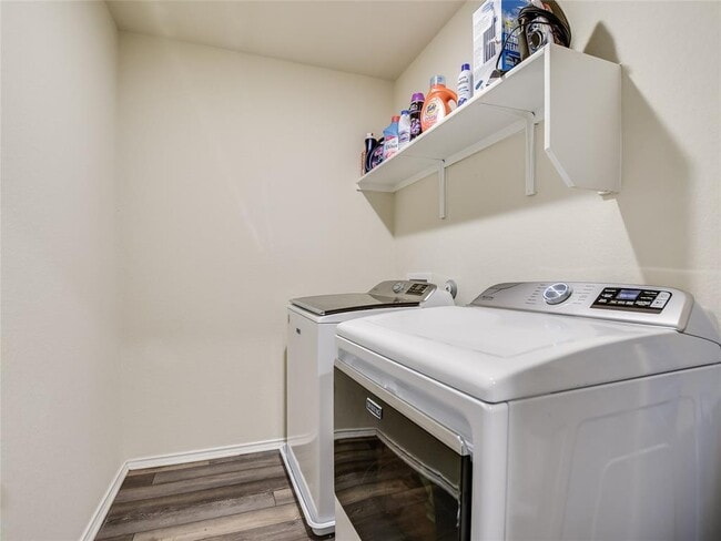 Building Photo - 441 Bella Luna Way