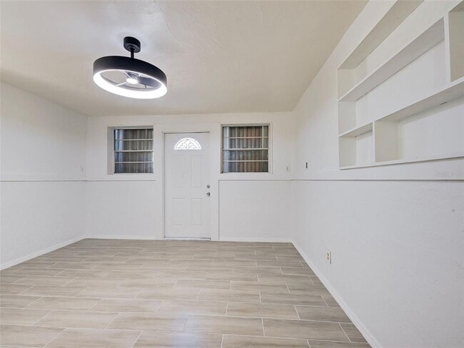 Building Photo - 313 Jessica St N