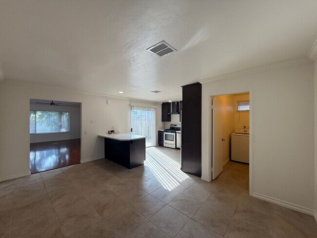 Building Photo - 43060 Larwood St
