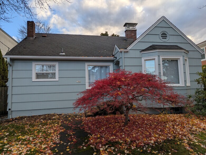 Building Photo - 1544 Southeast Tolman Street