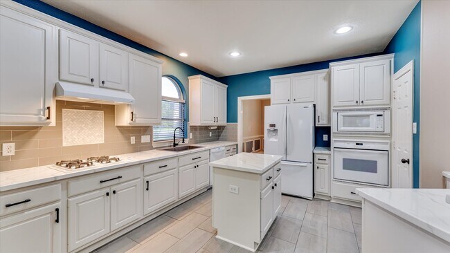 Building Photo - 15603 Twisting Springs Dr