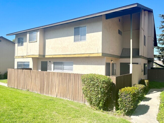 Building Photo - 1450 Melrose Ave