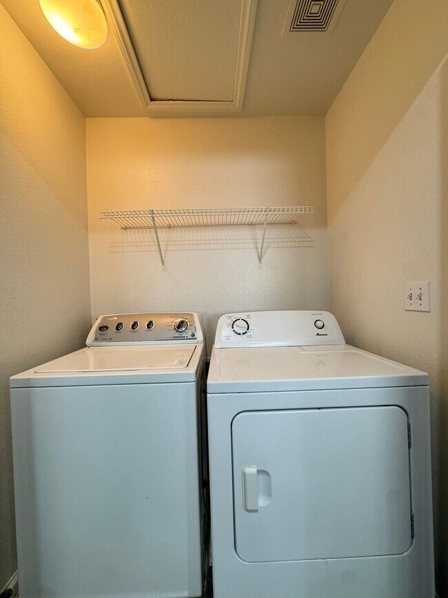 Building Photo - **Spacious 4-Bedroom Home in the Southwest!**