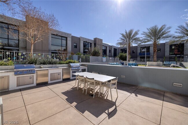 Building Photo - 353 E Bonneville Ave