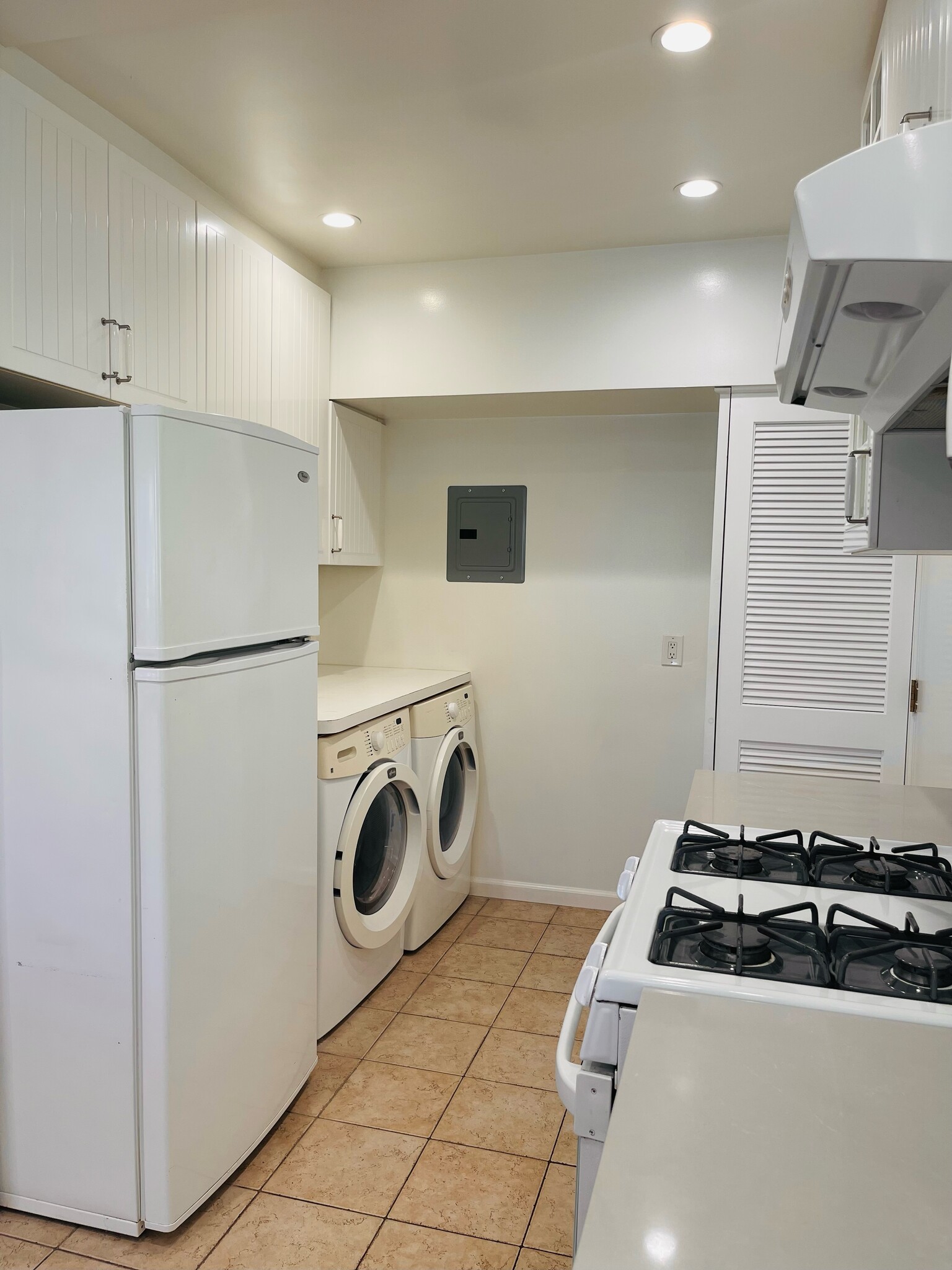 Washer/Dryer - 12114 Ohio Ave