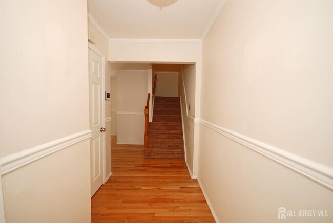 Building Photo - 7 Gardenia Ct