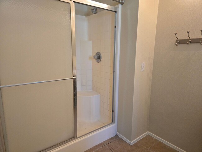 Building Photo - WATERFORD SQUARE COMMUNITY 3 BED 2.5 BATH **ASK ABOUT OUR MOVE IN SPECIALS***