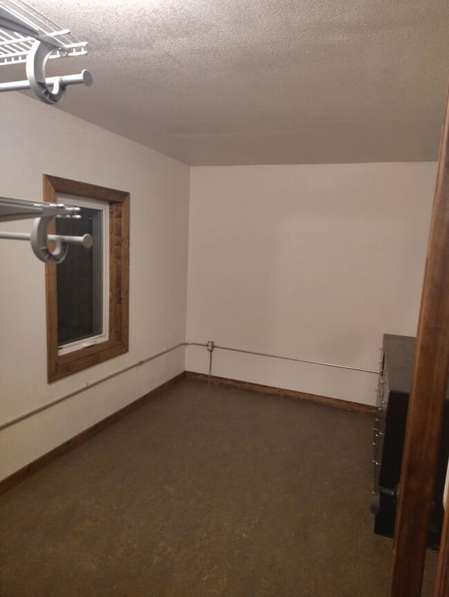 Building Photo - 507 6th Ave