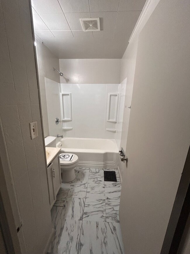 Building Photo - 4223 Lillie St