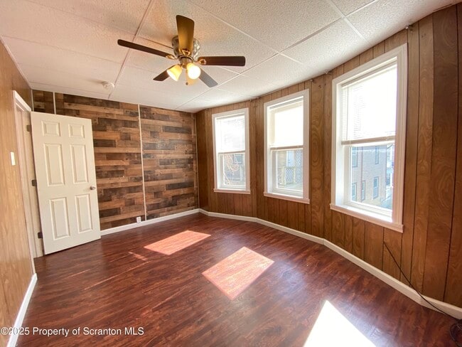 Building Photo - 308 N Irving Ave