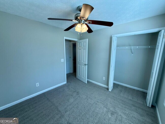 Building Photo - 209 Hunt Club Cir