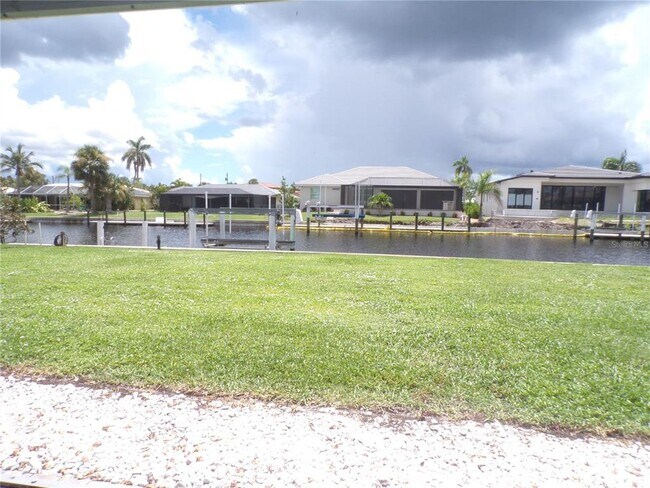 Building Photo - 2195 Gulfview Rd