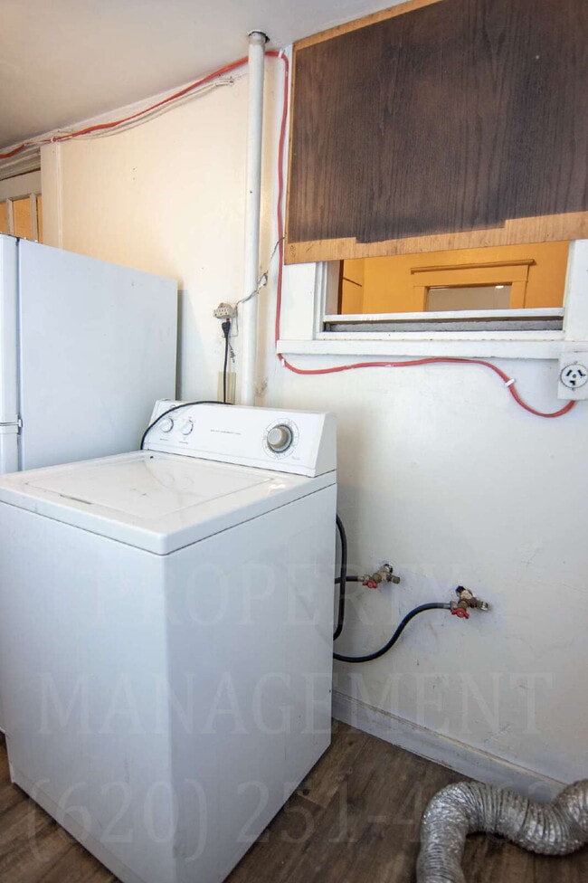 Building Photo - 2-Bedroom 1-Bathroom