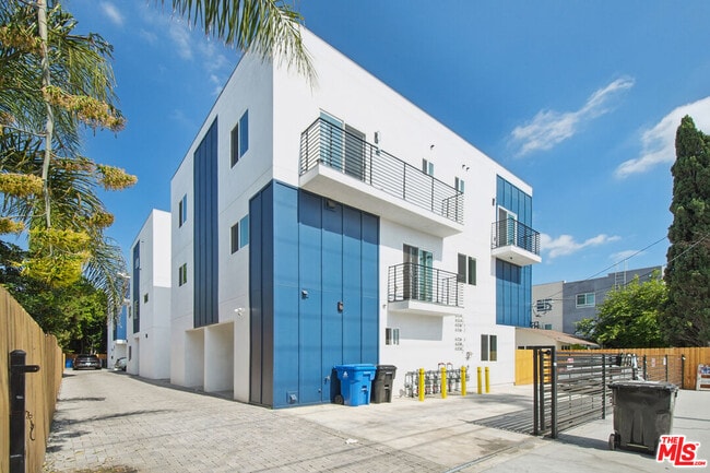 Building Photo - 6336 Beck Ave