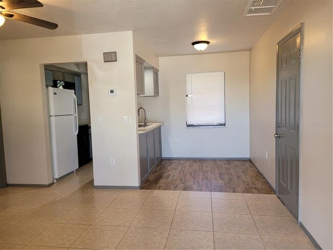 Building Photo - 11090 Reims Ave