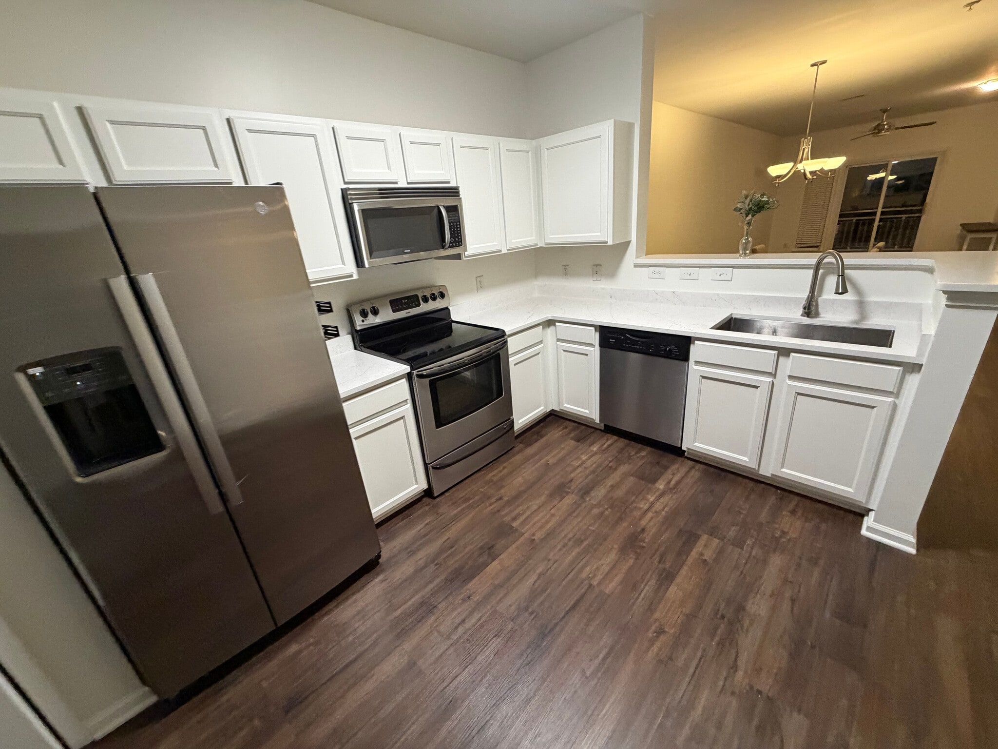 Building Photo - Room in Condo on Donatello Avenue