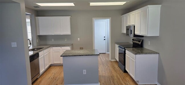 Building Photo - 3037 Bradford Park Dr