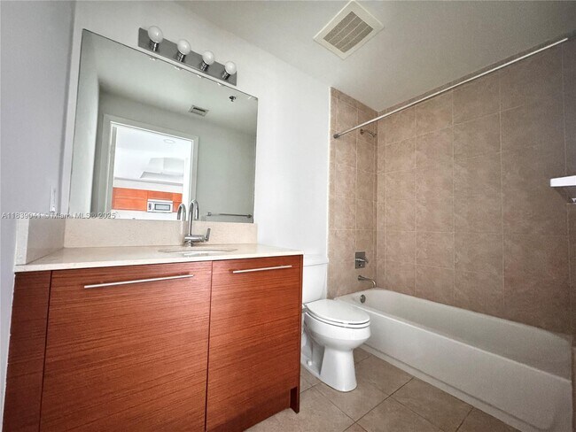 Building Photo - 2641 N Flamingo Rd