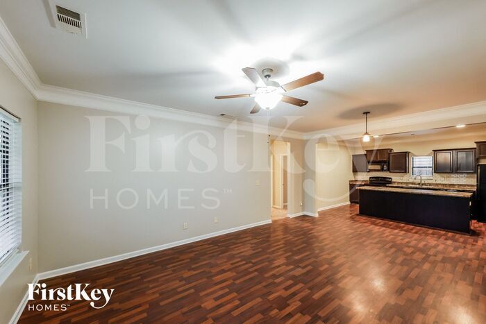 Building Photo - 601 Enclave Ln