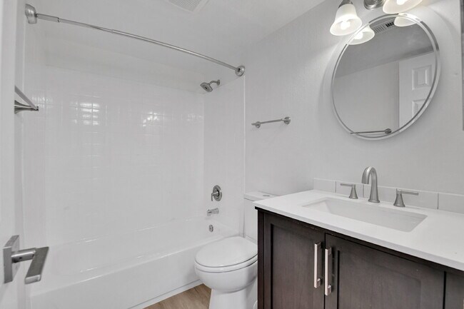 Building Photo - $1,095.00, Studio and 1 bath located in De...