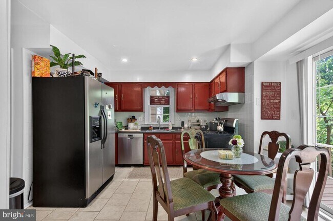 Building Photo - 8815 Newport Ct