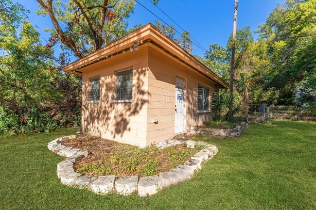 Building Photo - 6303 Delaware Ave