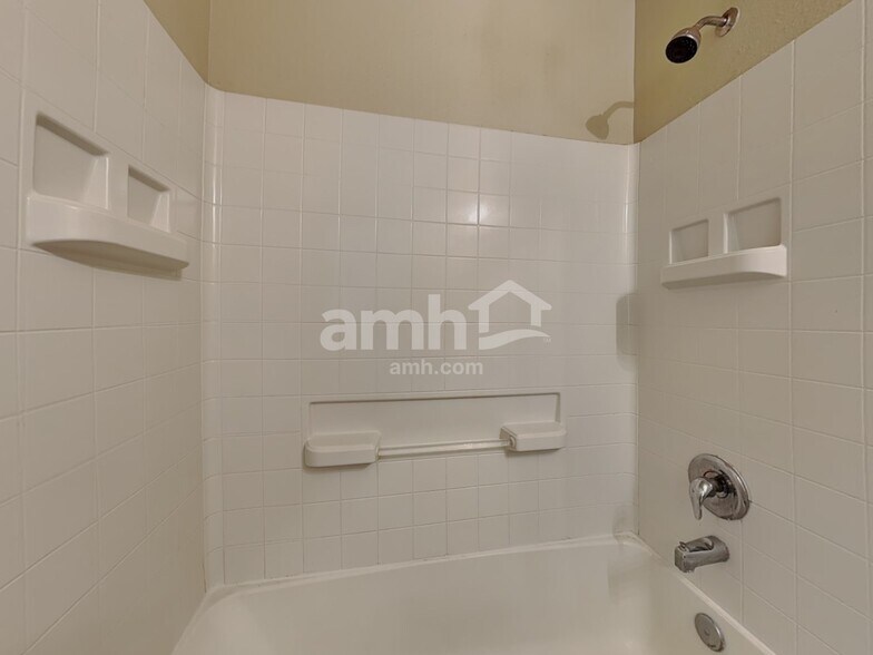 Building Photo - 2618 Bammelwood Dr