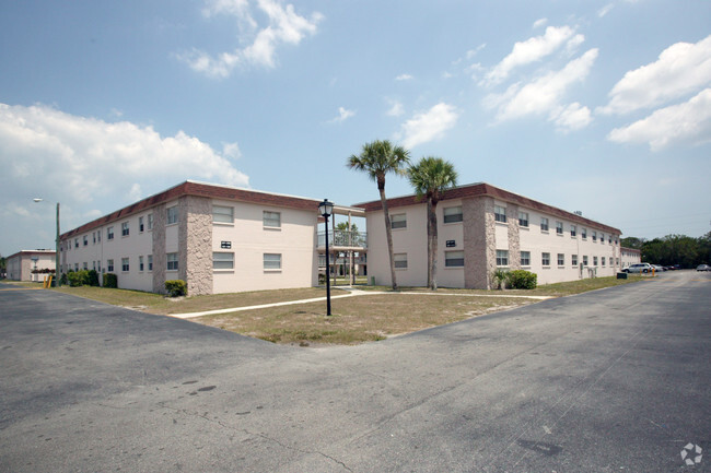 Brookside Square - Brookside Square Apartments