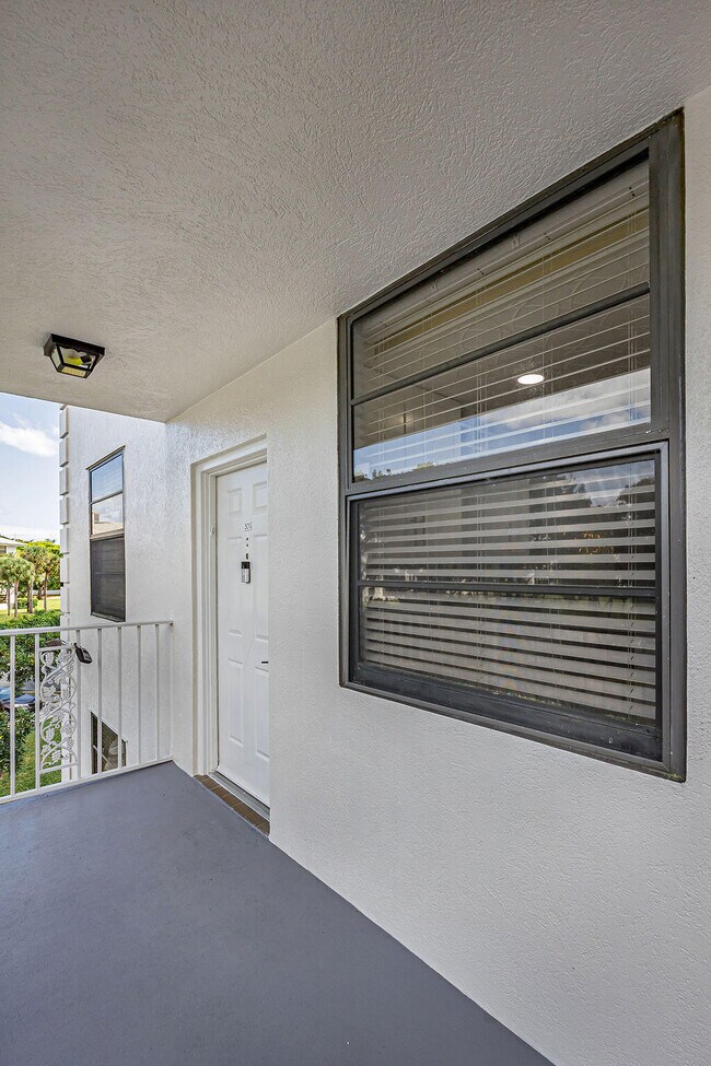 Building Photo - 3630 Whitehall Dr