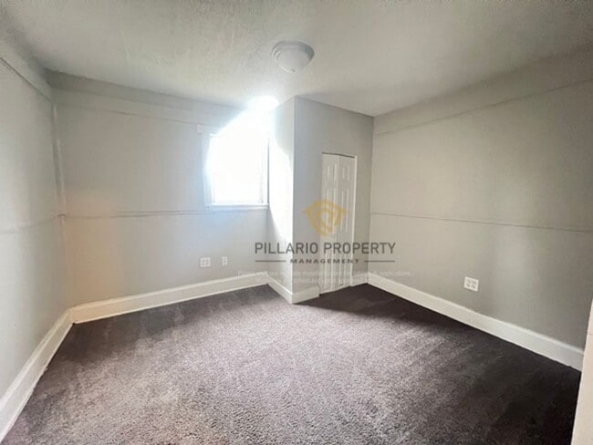 Building Photo - Close to Downtown Indy, Crown Hill, 4 Bedroom, 2 Bathroom House Available NOW!